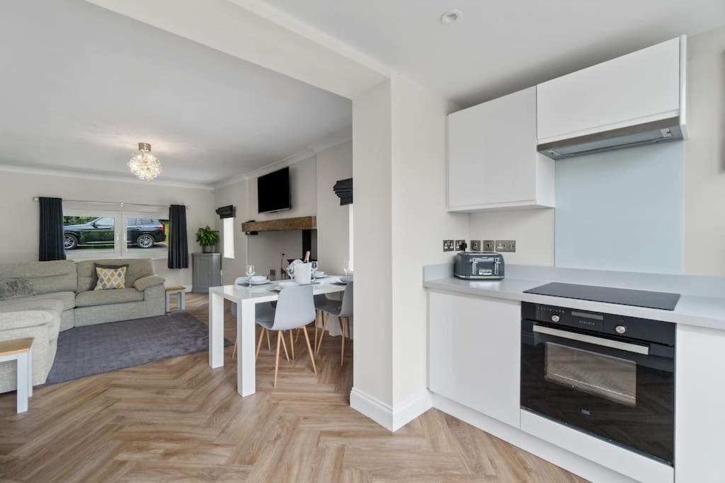 White Cottage Stunning Contemporary 2 Bedroom 2 Ensuite Annex With Hot Tub Plymouth Exterior photo